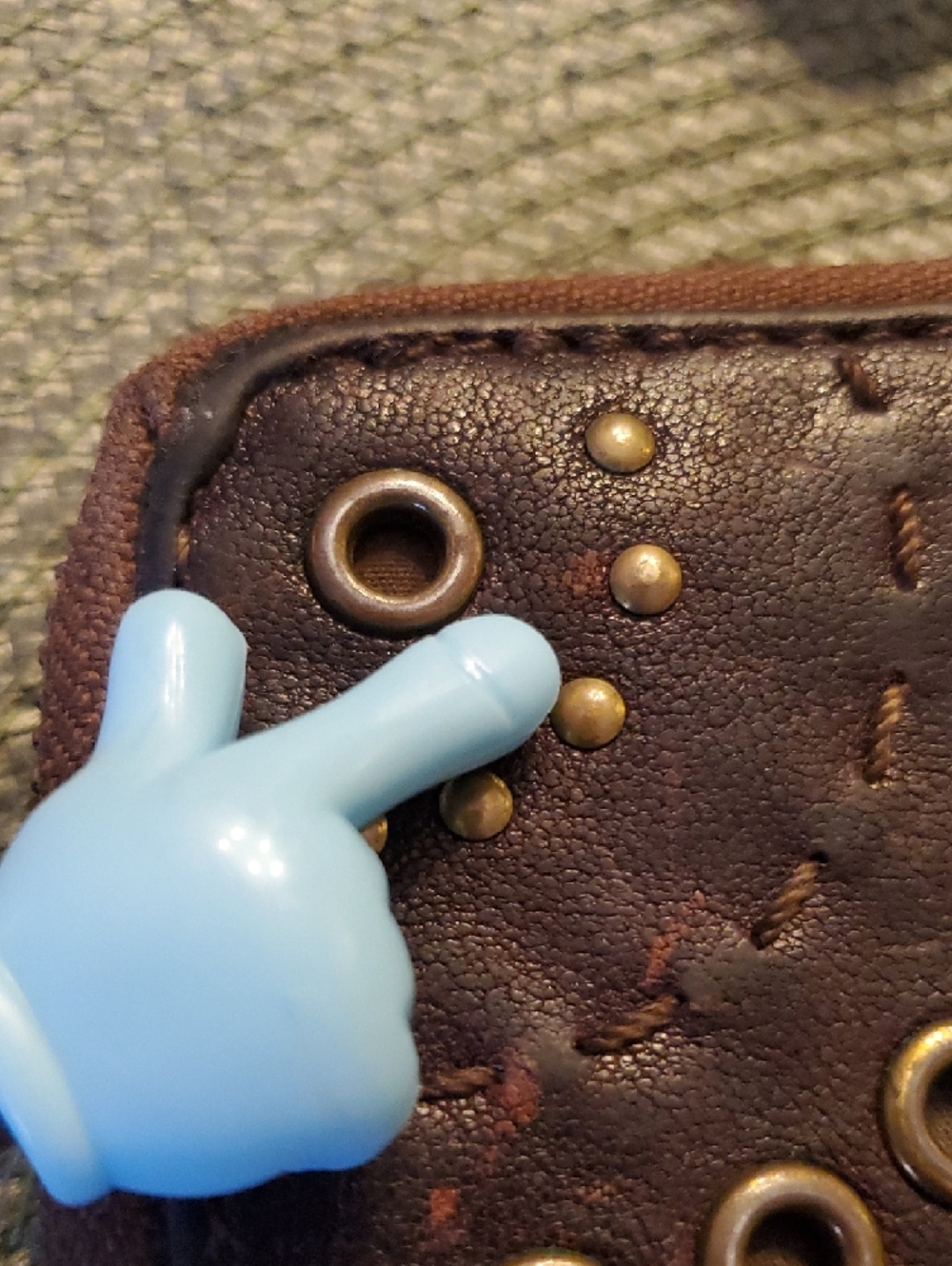 Fossil Studded Brown Leather Wallet - Picture 8 of 12